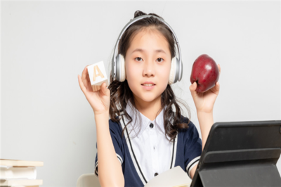 萬虹學(xué)習(xí)機(jī) 以科技之光點(diǎn)亮教育未來